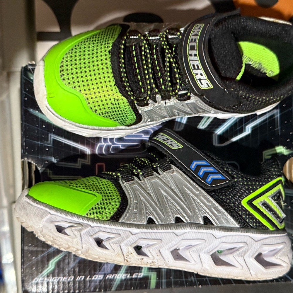 Skechers Green and Black Sneakers with Dynamic Design